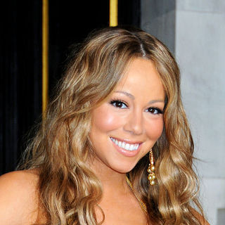 Mariah Carey in Mariah Carey on the Set of Her New Music Video "Obsessed" at the Plaza Hotel in New York