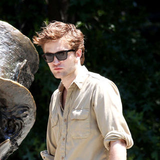 Robert Pattinson in Robert Pattinson Filming "Remember Me" in Central Park on June 30, 2009