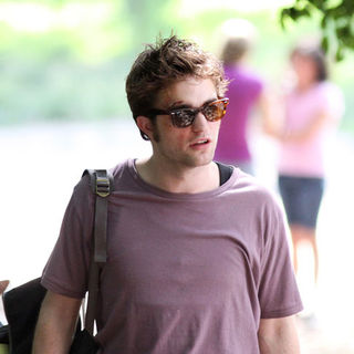 Robert Pattinson Filming "Remember Me" in Central Park on June 30, 2009