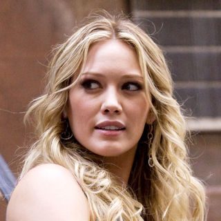Hilary Duff in "Gossip Girls" Filming at Chelsea in New York on August 26, 2009