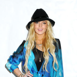 Lindsay Lohan in Bloomingdale's Welcomes Fashion Designers to Celebrate Fashion's Night Out in New York