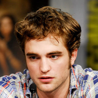Robert Pattinson in Press Conference for Summit Entertainment's "New Moon"