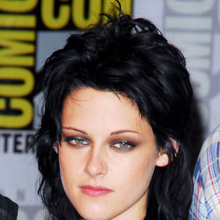 Kristen Stewart in Press Conference for Summit Entertainment's "New Moon"
