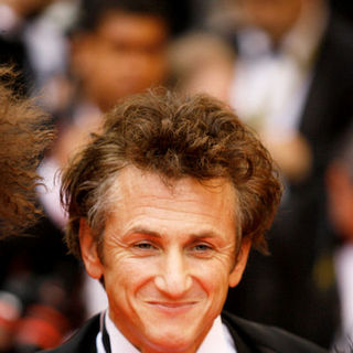 Sean Penn in 2008 Cannes Film Festival - Palme d'Or Closing Ceremony - Arrivals