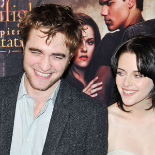 Robert Pattinson, Kristen Stewart in "The Twilight Saga: New Moon" - Paris Photocall