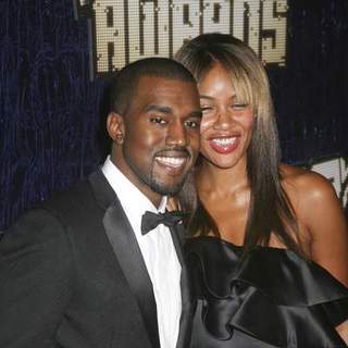 Kanye West in 2007 MTV Video Music Awards - Red Carpet
