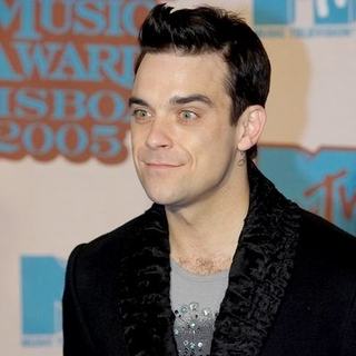 Robbie Williams in 2005 MTV European Music Awards Lisbon - Arrivals