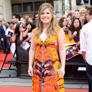 Kelly Clarkson in 2009 MuchMusic Video Awards - Red Carpet Arrivals