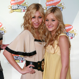 Aly & AJ in Nickelodeon's 20th Annual Kids' Choice Awards