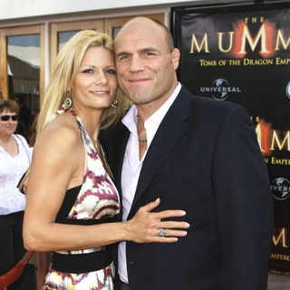 Randy Couture, Kim Couture in "The Mummy: Tomb of the Dragon Emperor" American Premiere - Arrivals