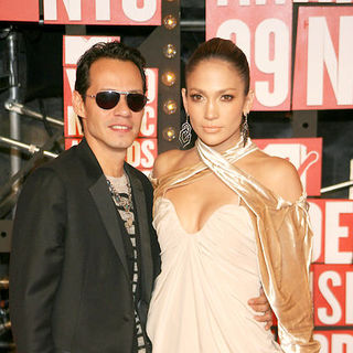 Marc Anthony, Jennifer Lopez in 2009 MTV Video Music Awards - Arrivals