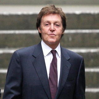 Paul McCartney in Sir Paul McCartney and Heather Mills Divorce Hearing - Day 4 - Departures