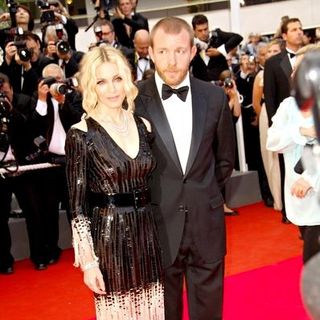 Madonna, Guy Ritchie in 2008 Cannes Film Festival - "Che" Premiere - Arrivals