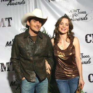 Brad Paisley, Kimberly Williams in 2005 CMT Music Awards
