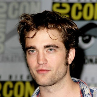 Robert Pattinson in "New Moon" Press Conference