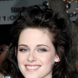 Kristen Stewart in "The Twilight Saga's New Moon" Los Angeles Premiere- Arrivals