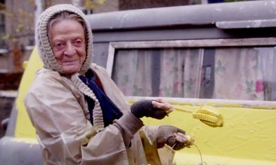 Maggie Smith Lives in Alex Jennings' Driveway in First 'Lady in the Van' Trailer