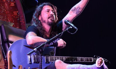 Video: Injured Dave Grohl Performs on a Throne at Foo Fighters' D.C. Concert