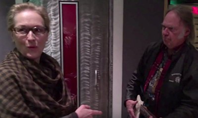 Video: Meryl Streep Gets Guitar Lesson From Neil Young for Her Movie Role