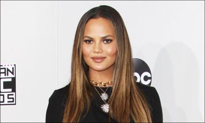 Chrissy Teigen Flashes Bare Crotch in Super Revealing Dress at 2016 AMAs