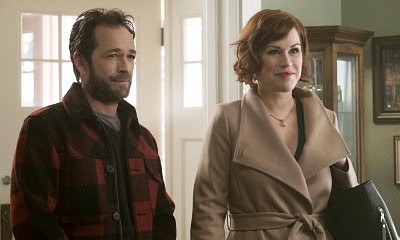 'Riverdale' Debuts First Look at Molly Ringwald as Archie's Mom