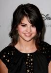 Selena Gomez Denied Reports of Feud with Miley Cyrus