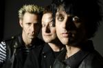 Video: Green Day Singing in 'Saturday Night Live'