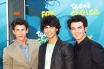 Video: Jonas Brothers Sing 'Bounce' With Demi Lovato
