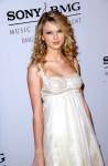 Taylor Swift Loves Girly Fashion Style