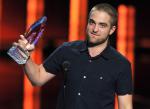 Robert Pattinson Reveals New Buzz Cut Do at People's Choice Awards 2012