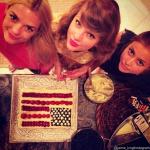 Taylor Swift and Jaime King Bake Cake to Celebrate 4th of July