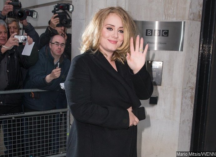 Adele Forced to Use 'Sign Language' as She Can't Make a Sound Due to ...