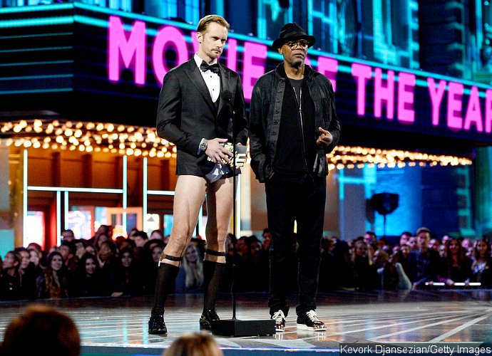 Alexander Skarsgard Strips Down to White Panties at  MTV Movie Awards