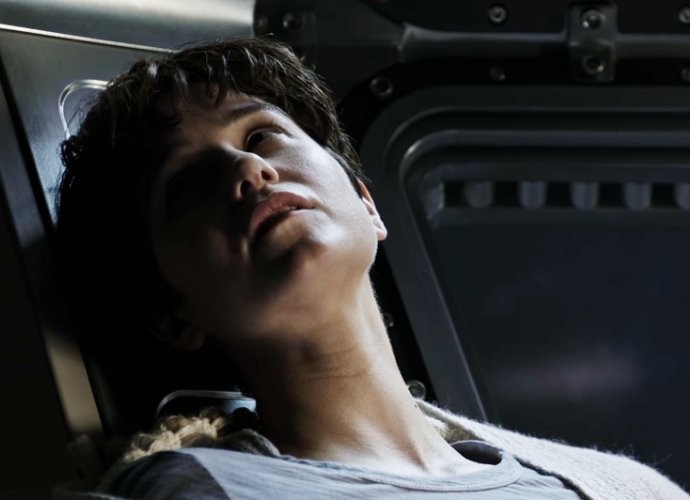 'Alien: Covenant' New Clip Sees Katherine Waterston Crying for Mommy's Help, or Sort