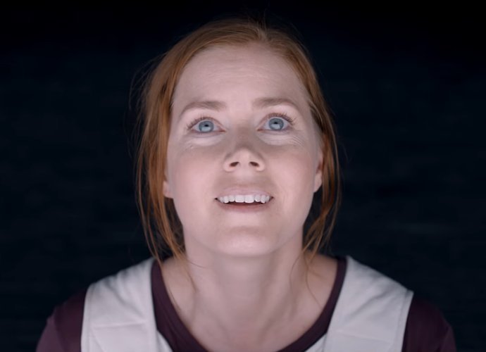 Amy Adams Makes First Contact With Alien in First Full Trailer for 'Arrival'