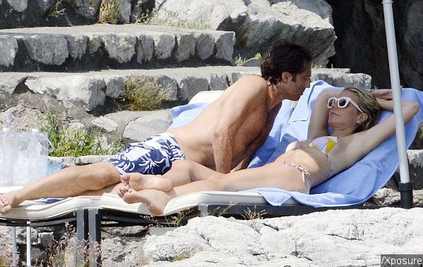 Brad Falchuk Applies Sunscreen to Gwyneth Paltrow's Bum During Italian Vacation