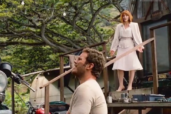 Chris Pratt and Bryce Dallas Howard Recall Bad First Date in 'Jurassic World' First Clip