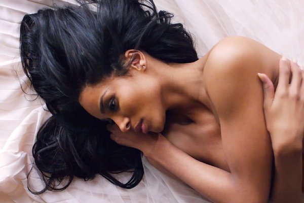 Ciara Goes Topless in 'I Bet' Music Video