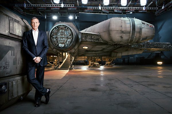 Closer Look at Millennium Falcon of 'Star Wars: The Force Awakens' Revealed