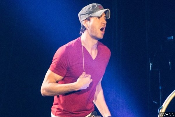 Enrique Iglesias Undergoing Hand Reconstructive Surgery After Concert Injury