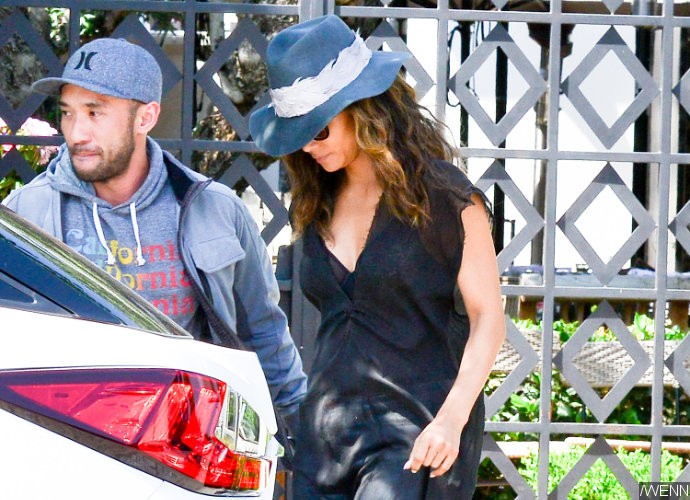 Halle Berry Spotted on a Lunch Date With Mystyery Man in L.A.