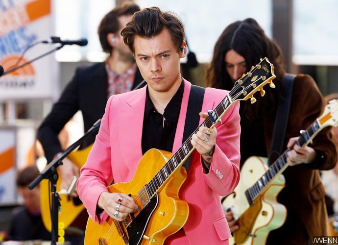 Harry Styles Kicks Off World Tour With One Direction's Classics - Watch!