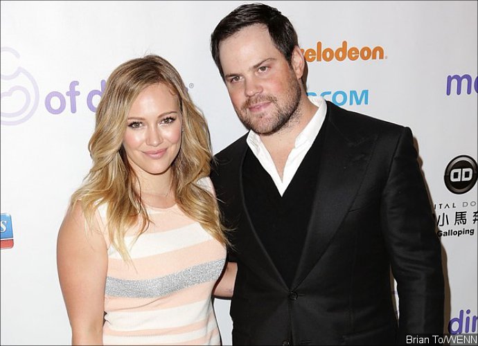 Hilary Duff and Ex Mike Comrie Reunite for Shopping With Son