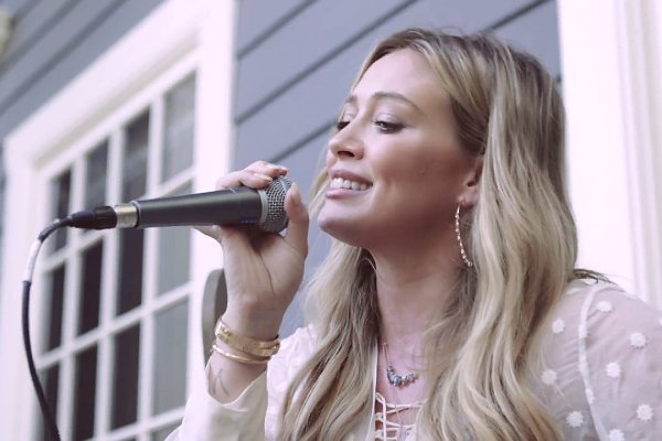 Video: Hilary Duff Plays Beautiful Acoustic Version of Ed Sheeran-Penned 'Tattoo'
