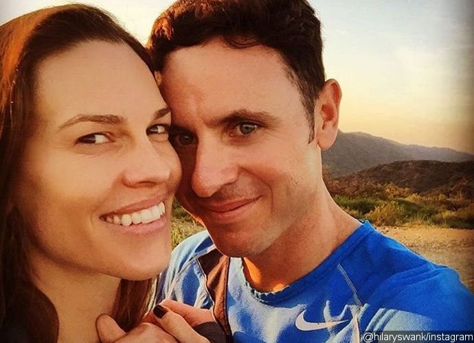Hilary Swank Engaged to Ruben Torres - See Her Beautiful Emerald Ring!