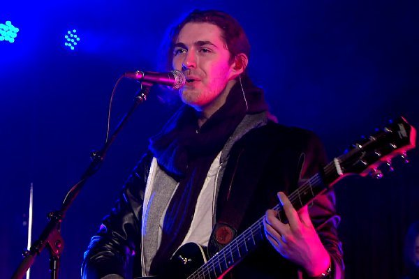 Video: Hozier Performs Cover of Ariana Grande's 'Problem'