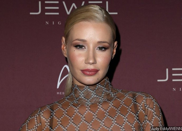 Iggy Azalea Bares Butt in Racy Latex Outfit at Univision's Award Show