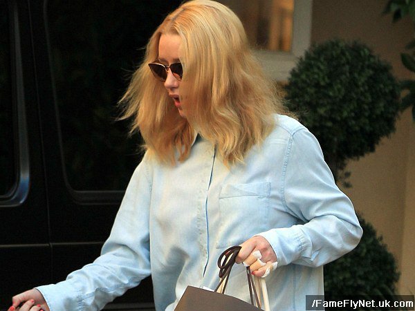 Iggy Azalea Spotted With Bandaged Fingers After Removing A$AP Rocky Tribute Tattoo