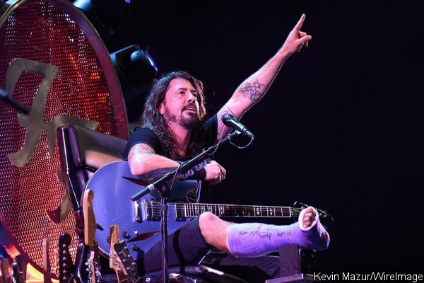 Video: Injured Dave Grohl Performs on a Throne at Foo Fighters' D.C. Concert
