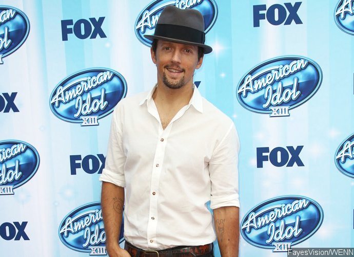 Jason Mraz Gets Married, Shares Wedding Picture